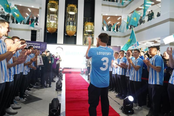 В ТРЦ Koksetau Mаll прошла презентация нового состава футбольной команды &laquo;Окжетпес&raquo;