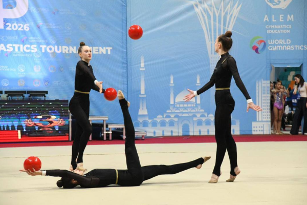 
Более 800 гимнасток участвуют в серии турниров в Астане
