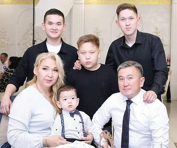 Честь, Долг, Семья