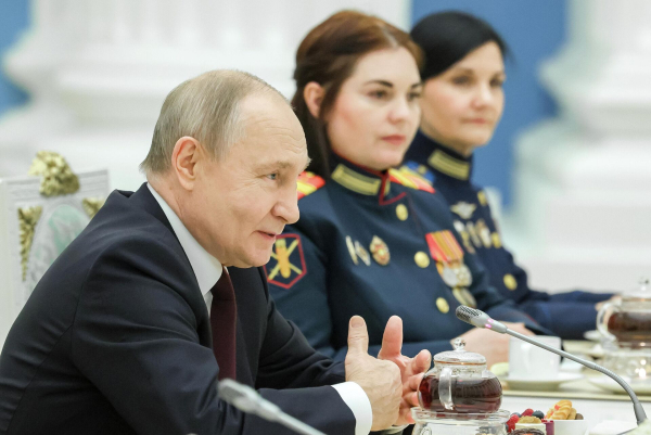 Путин поздравил участниц СВО с Международным женским днем