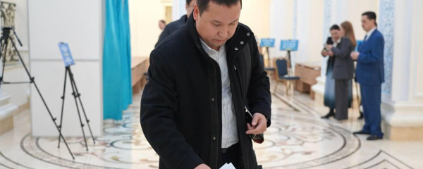 Глава коллегии ЕЭК Бакытжан Сагинтаев проголосовал на референдуме по Конституции