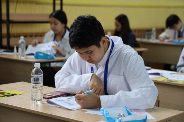 Лучшие ученики страны соревнуются по географии и химии