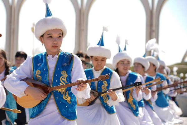Полмиллиона детей одновременно исполнили кюй в школах и колледжах Казахстана