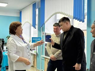 Референдум-2026: на избирательных участках Астаны вручают подарки первым проголосовавшим жителям