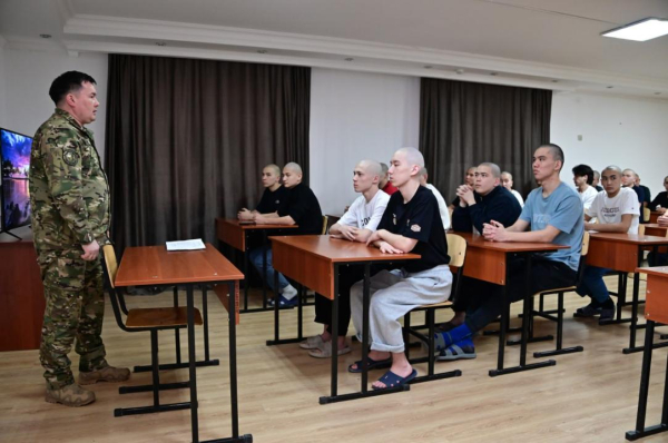 SMS вместо повестки: новые правила призыва в Казахстане