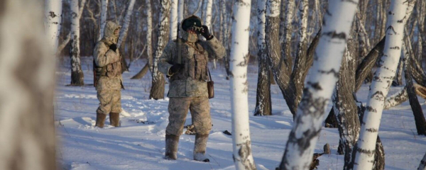 Тонны руды и иностранцев в прицепе грузовика выявили казахстанские пограничники Тонны руды и иностранцев в прицепе грузовика выявили казахстанские пограничники