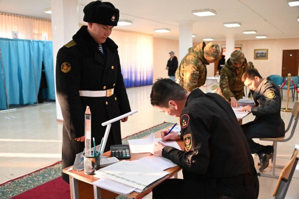 Более 2000 военнослужащих Актауского гарнизона проголосовали на референдуме Более 2000 военнослужащих Актауского гарнизона проголосовали на референдуме