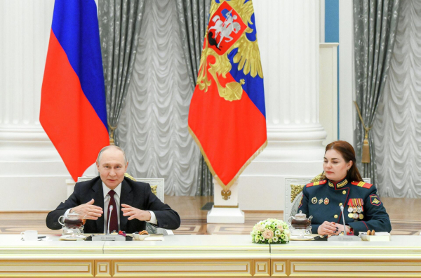 Путин поздравил участниц СВО с Международным женским днем