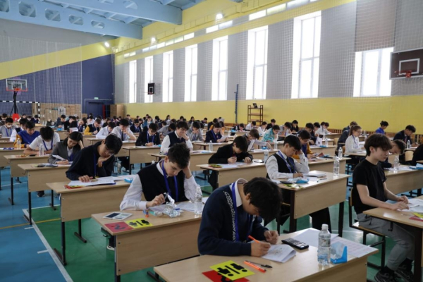 Лучшие ученики страны соревнуются по географии и химии