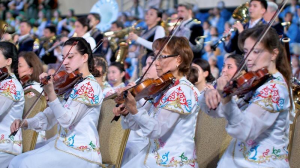 Кюй «Шернияз» и песня «Наурыз» прозвучали в исполнении 5 тысяч музыкантов в Астане Кюй «Шернияз» и песня «Наурыз» прозвучали в исполнении 5 тысяч музыкантов в Астане