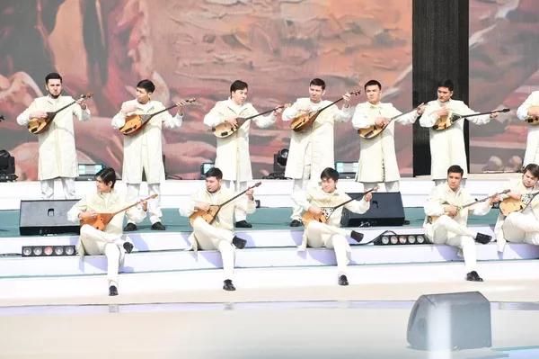 Праздничные гуляния в честь Наурыза проходят в Алматы