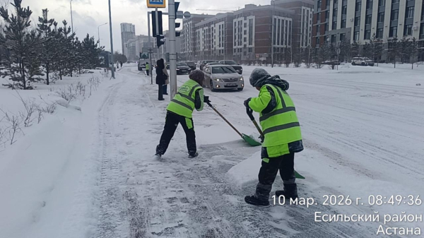 Сильный снегопад в Астане: коммунальные службы работают круглосуточно