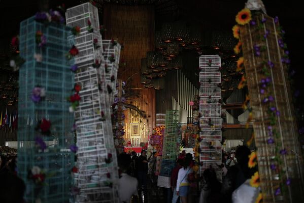 Ким Чен Ын в зоомагазине и "платье свободы": самые яркие кадры недели Ким Чен Ын в зоомагазине и "платье свободы": самые яркие кадры недели