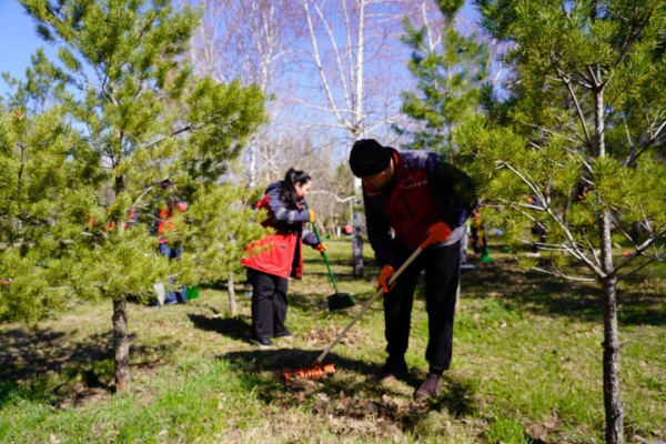 &laquo;Таза аула&raquo;: 40 тысяч человек вышли на уборку столицы