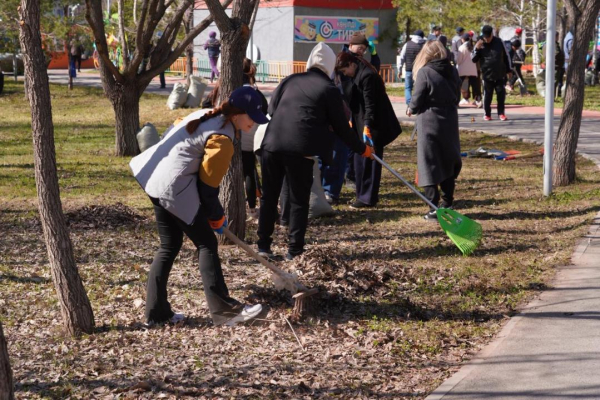 &laquo;Таза аула&raquo;: 40 тысяч человек вышли на уборку столицы