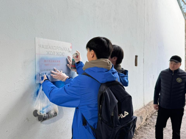 Как в Астане борются с рекламой наркотиков на улицах