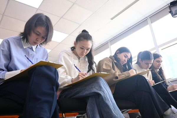 Тотальный диктант написали в Астане