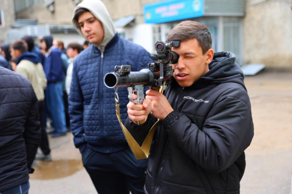 Военный институт в Алматы открыл двери для школьников