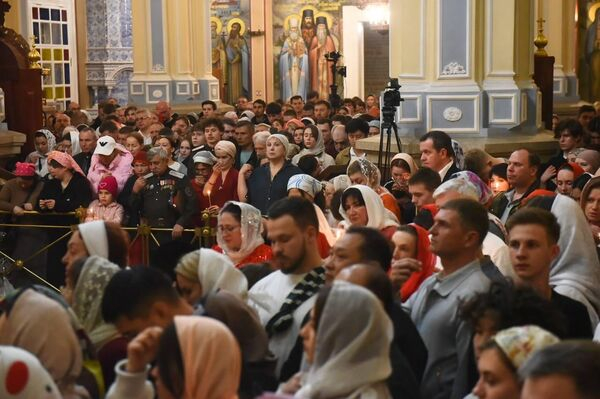 Пасхальная служба состоялась в Вознесенском соборе в Алматы