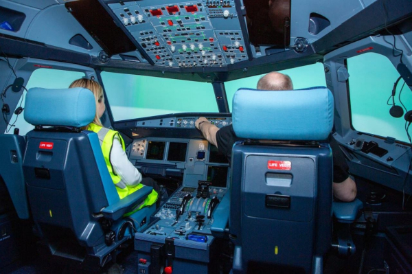 В Астане школьников познакомили с профессиями в авиации