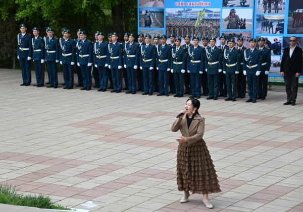 Шымкент проводил 27 новобранцев в престижные войска