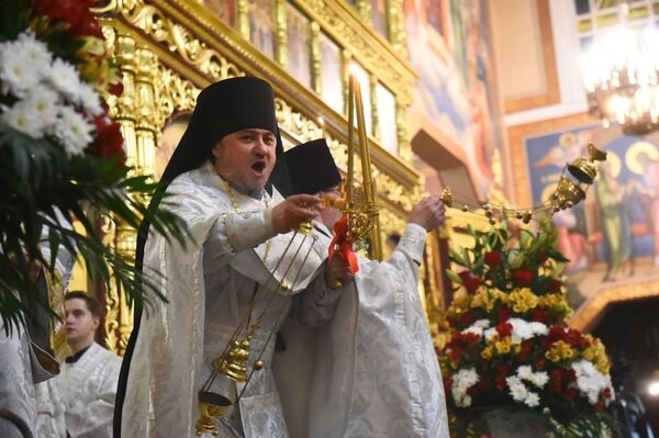 Пасхальная служба состоялась в Вознесенском соборе в Алматы