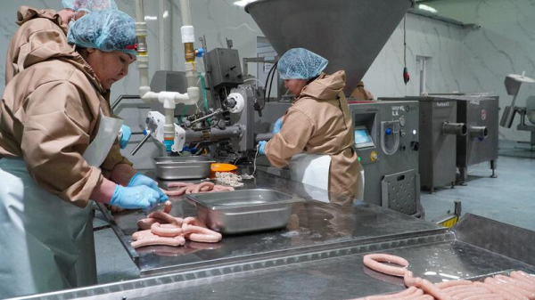 Серик Жумангарин обсудил с фермерами Акмолинской области развитие животноводства и переработки сельхозпродукции Серик Жумангарин обсудил с фермерами Акмолинской области развитие животноводства и переработки сельхозпродукции