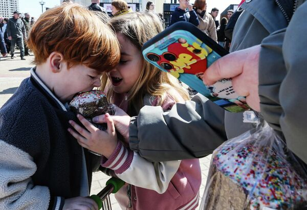 Падший ангел и лягушка с приветом: забавные фотоновости со всего света