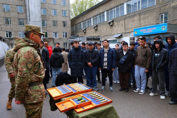 Военный институт в Алматы открыл двери для школьников