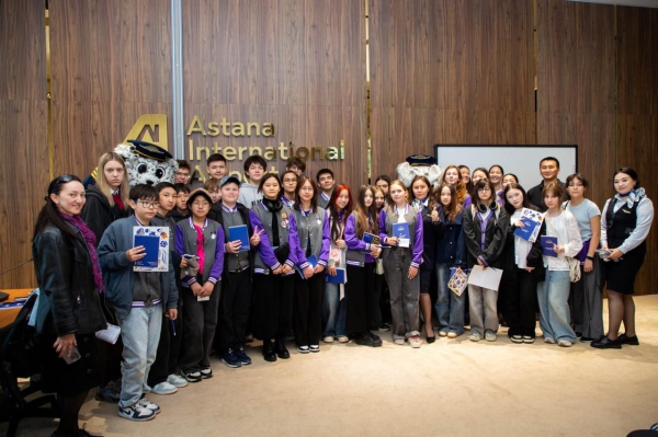 В Астане школьников познакомили с профессиями в авиации