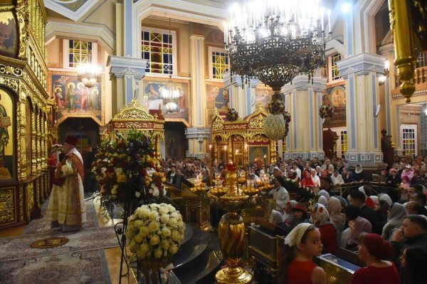 Пасхальная служба состоялась в Вознесенском соборе в Алматы