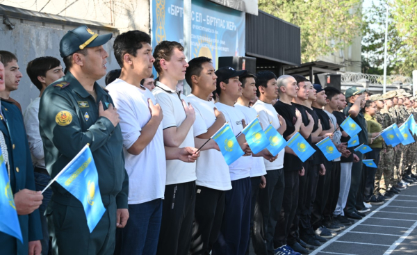 «Армия — школа жизни»: в Шымкенте проводили новобранцев «Армия — школа жизни»: в Шымкенте проводили новобранцев