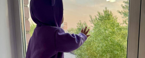 Спасли после падения с высоты: в Алматы маленьким пациенткам провели церемонию тусаукесер