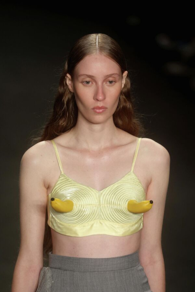 Падший ангел и лягушка с приветом: забавные фотоновости со всего света