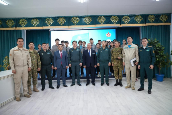 Тысячи школьников и один важный разговор о будущем Тысячи школьников и один важный разговор о будущем