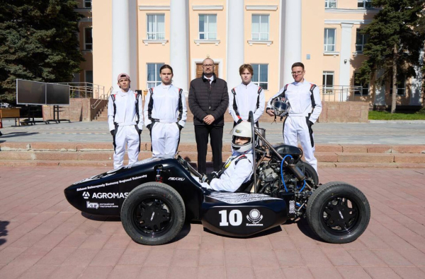Гоночный болид создали студенты университета из Костаная