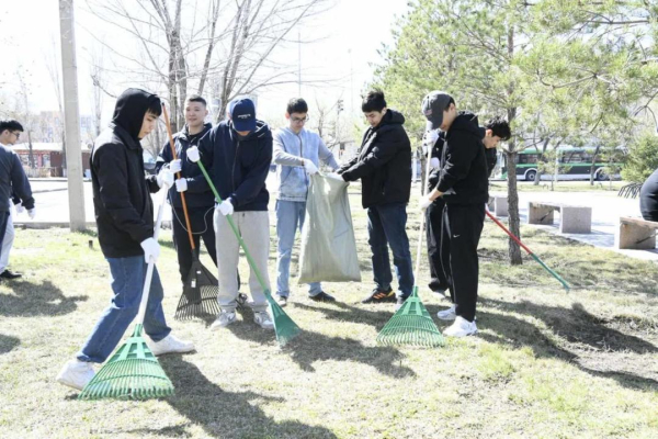 &laquo;Таза аула&raquo;: 40 тысяч человек вышли на уборку столицы