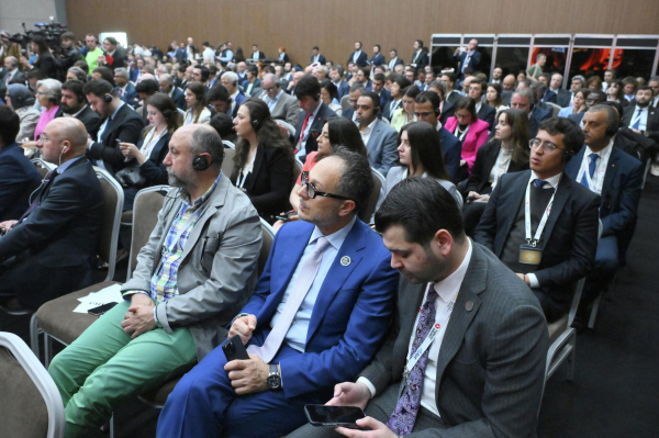 Целью операции США в Иране был контроль нефти, проходящей через Ормуз - Лавров