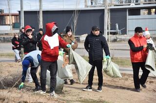 Тысяча горожан поддержала акцию &laquo;Таза Қазақстан&raquo; на масштабном экоплоггинге в Косшы
