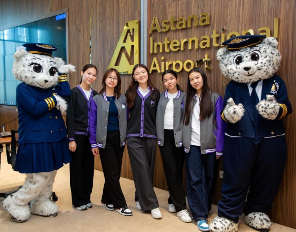 В Астане школьников познакомили с профессиями в авиации