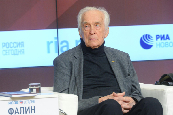 Мемориальную доску к 100-летию главы агентства "Новости" Фалина открыли в Москве Мемориальную доску к 100-летию главы агентства "Новости" Фалина открыли в Москве