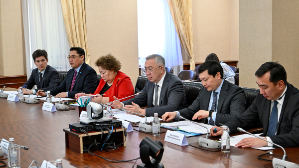 Казахстан открывает новые маршруты торговли в Азию