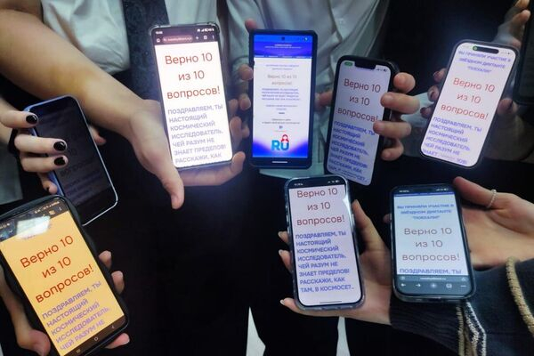 Казахстанских школьников - участников "Звездного диктанта" приветствовали космонавты Казахстанских школьников - участников "Звездного диктанта" приветствовали космонавты