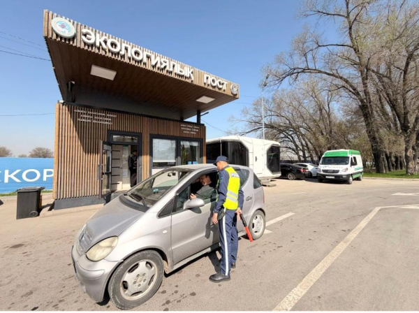 В Алматы продолжается мониторинг выбросов автотранспорта