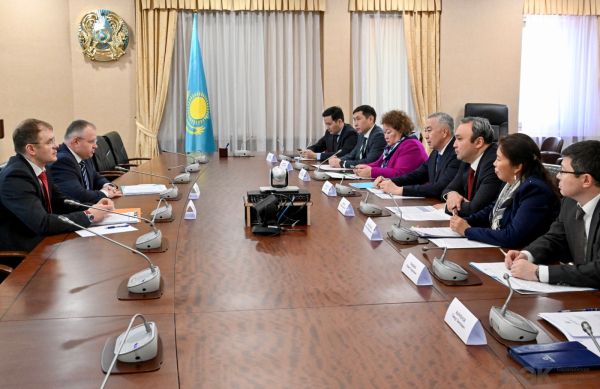 Казахстан усиливает сотрудничество с ЕЭК