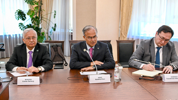 Казахстан открывает новые маршруты торговли в Азию