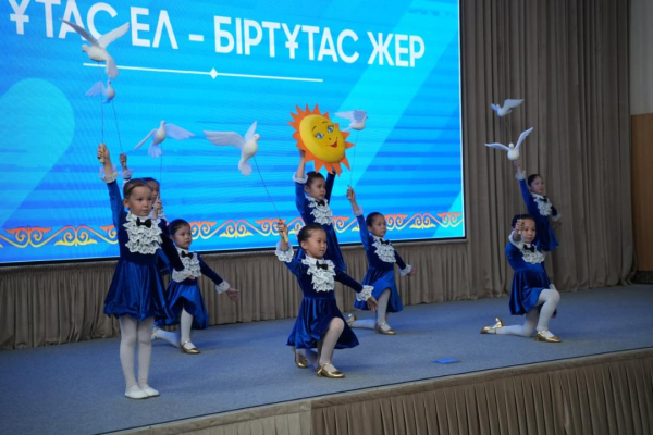 Тысячи школьников и один важный разговор о будущем Тысячи школьников и один важный разговор о будущем