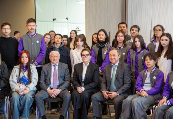 В Астане школьников познакомили с профессиями в авиации