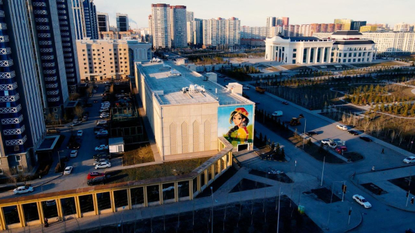 Новый мурал украсил район Сарайшык в Астане