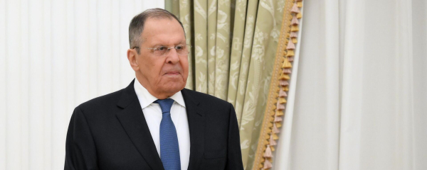 Целью операции США в Иране был контроль нефти, проходящей через Ормуз - Лавров